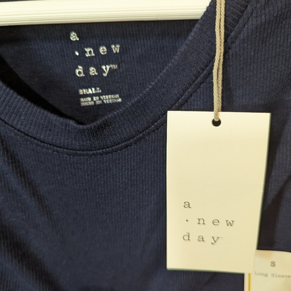 A New Day Navy blue crop top long sleeves NWT Size S - Picture 3 of 5